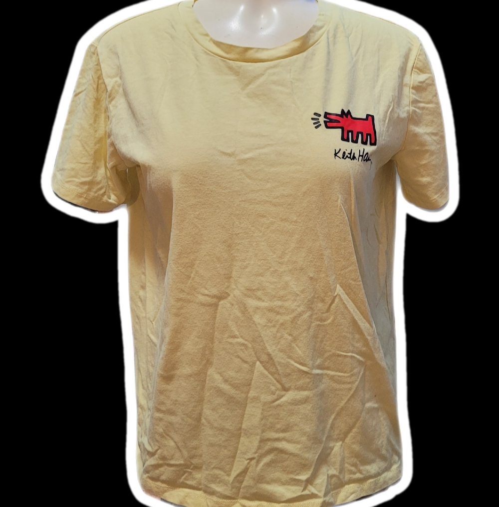 pale yellow 00s y2k keith haring tshirt w/ red doggy ˙⋆✮